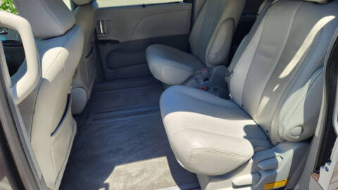 2013 Toyota Sienna XLE 8-Passenger