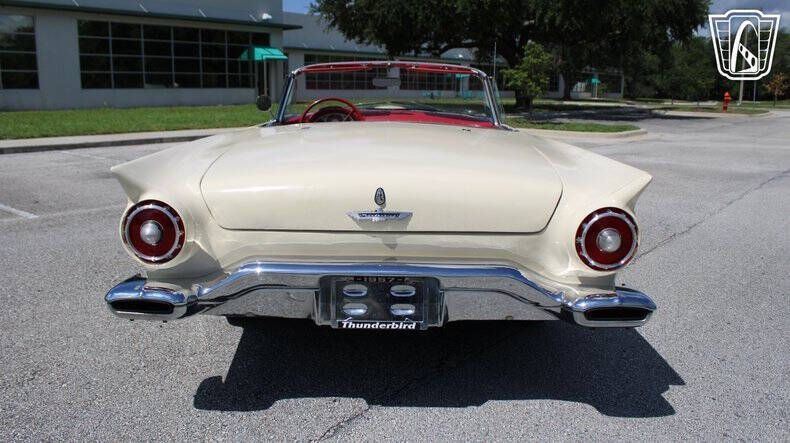 1957 Ford Thunderbird