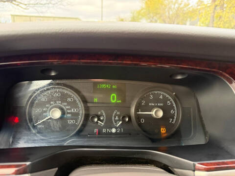 2008 Lincoln Town Car Signature Limited