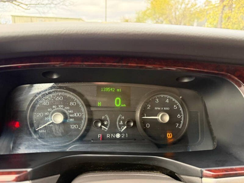 2008 Lincoln Town Car Signature Limited