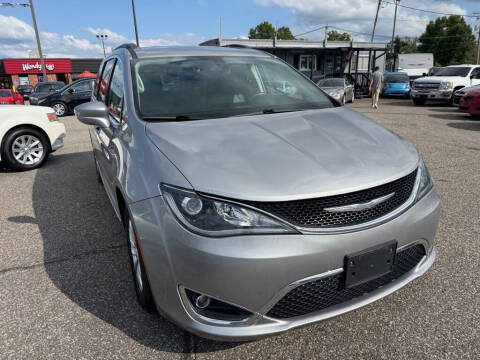 2017 Chrysler Pacifica Touring-L