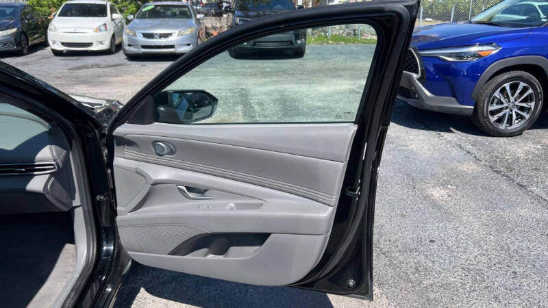 2023 Hyundai Elantra SEL