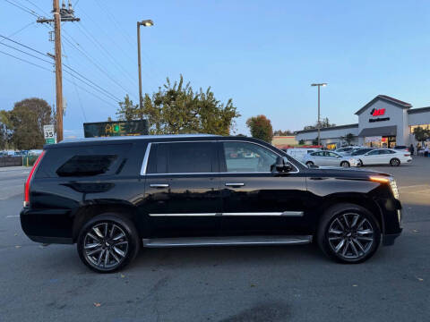 2016 Cadillac Escalade ESV Luxury Collection