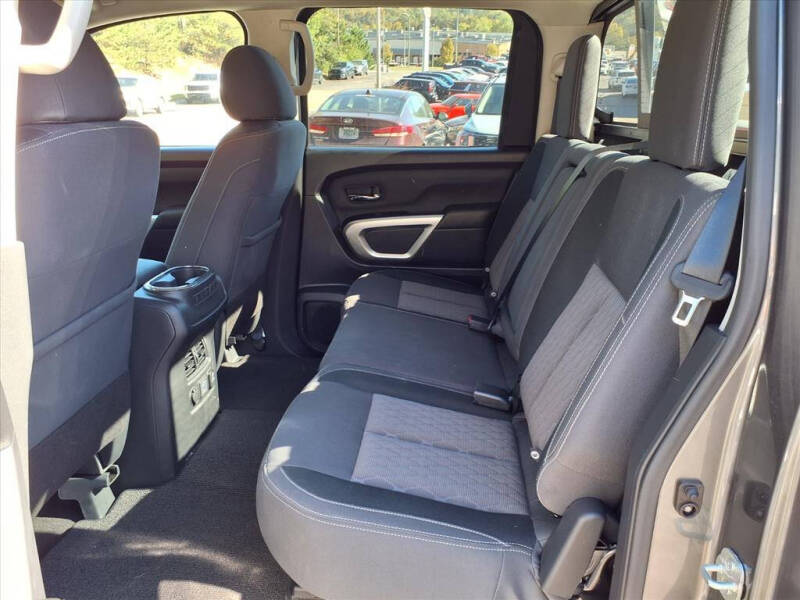 2024 Nissan Titan SV