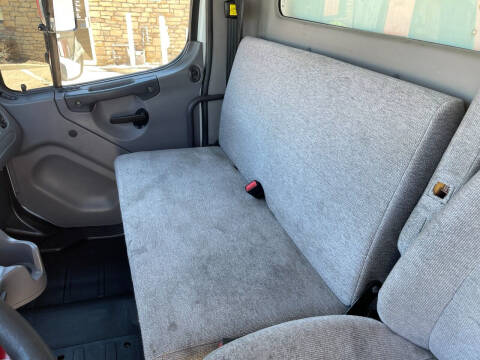 2013 Freightliner Business class M2