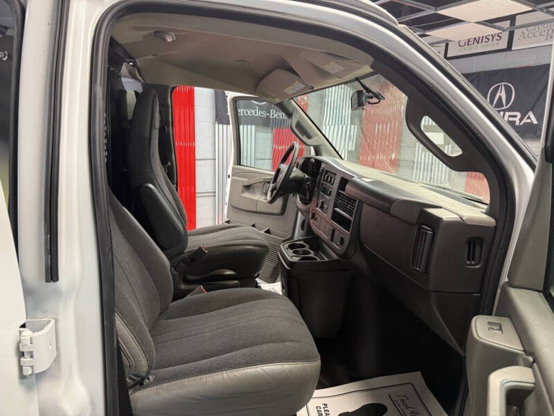 2024 GMC Savana 2500