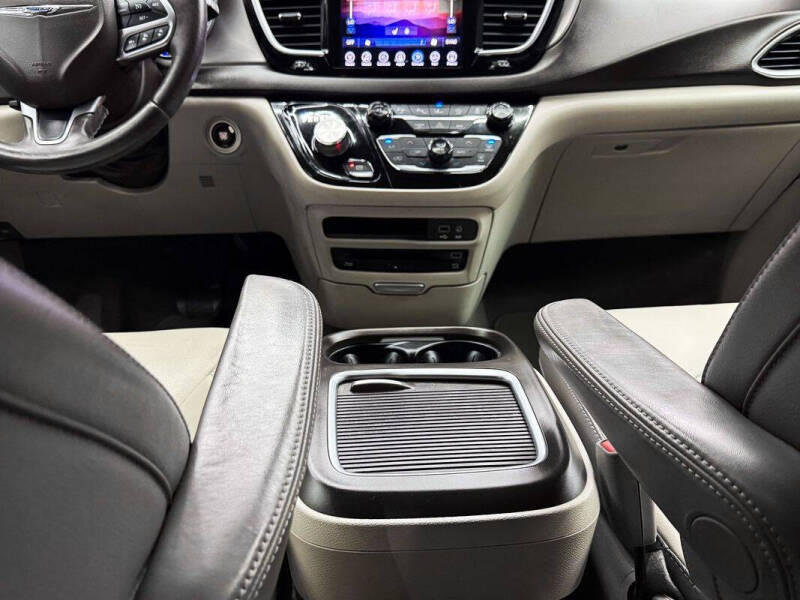 2017 Chrysler Pacifica Touring-L Plus