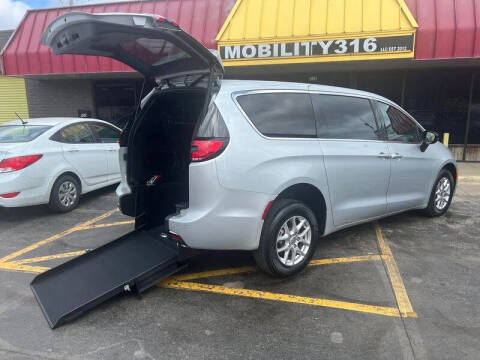 2024 Chrysler Pacifica Touring