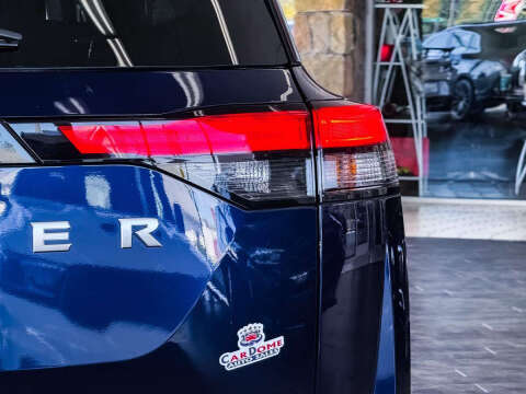 2025 Nissan Pathfinder SV