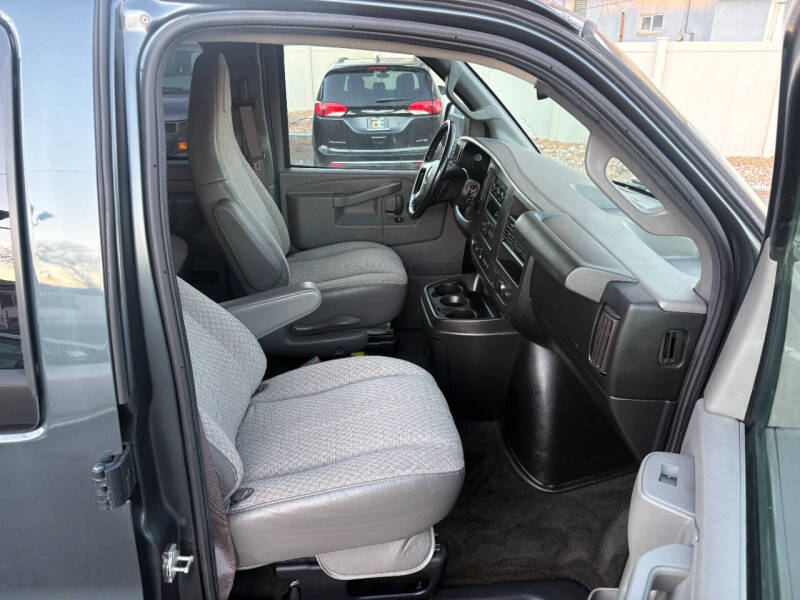 2017 Chevrolet Express LT 3500