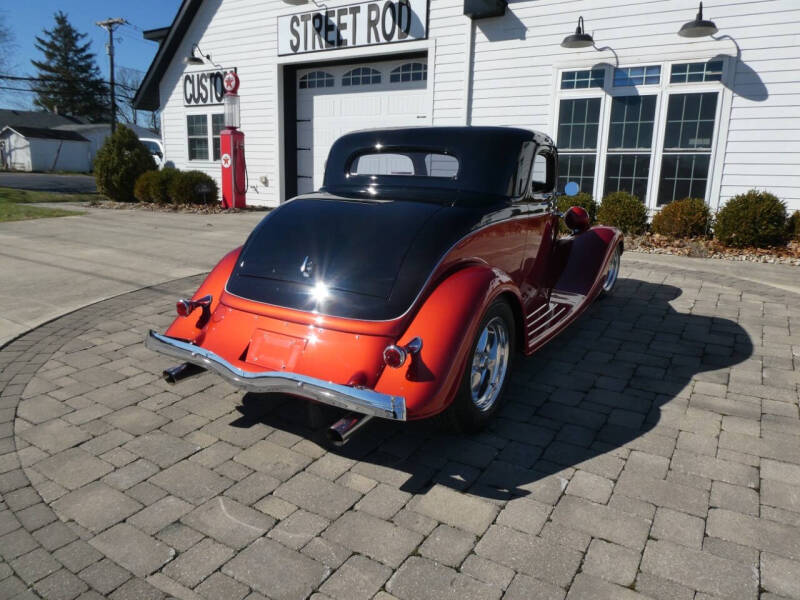 1933 Ford Custom Deluxe