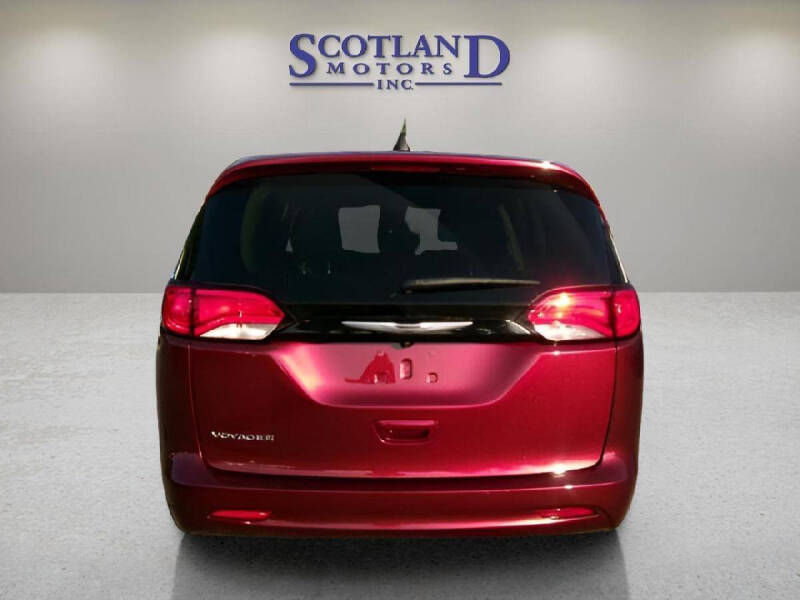 2023 Chrysler Voyager LX