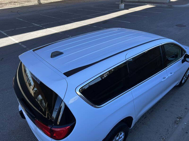 2023 Chrysler Voyager LX
