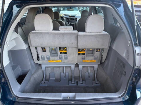 2012 Toyota Sienna LE 7-Passenger