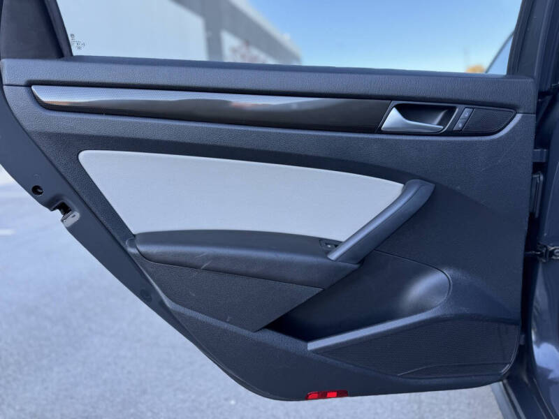 2015 Volkswagen Passat 1.8T Sport