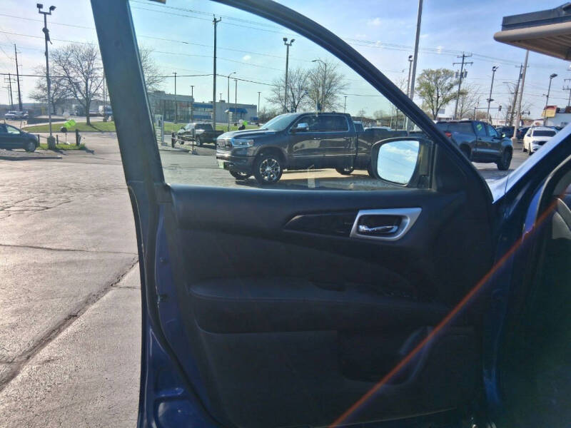 2017 Nissan Pathfinder SV