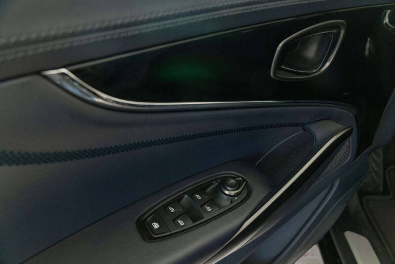 2025 Aston Martin DBX 707