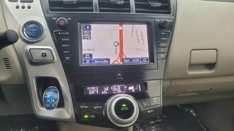 2014 Toyota Prius v Five