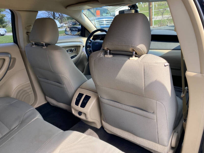 2015 Ford Taurus SE