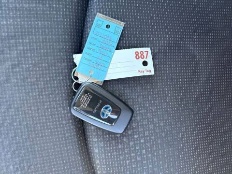 2022 Toyota Prius LE