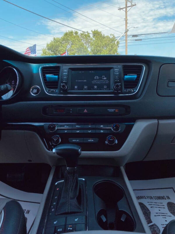 2017 Kia Sedona LX