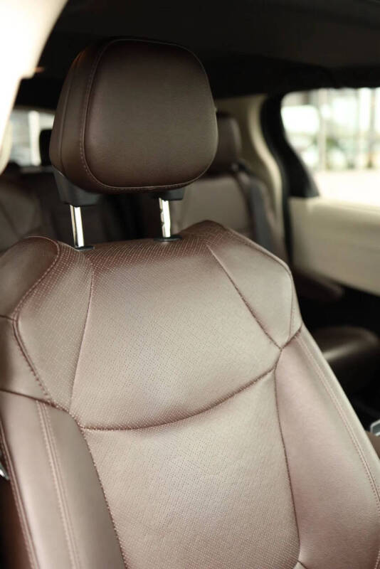 2021 Toyota Sienna Platinum 7-Passenger