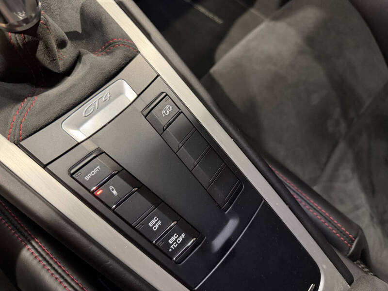 2016 Porsche Cayman GT4