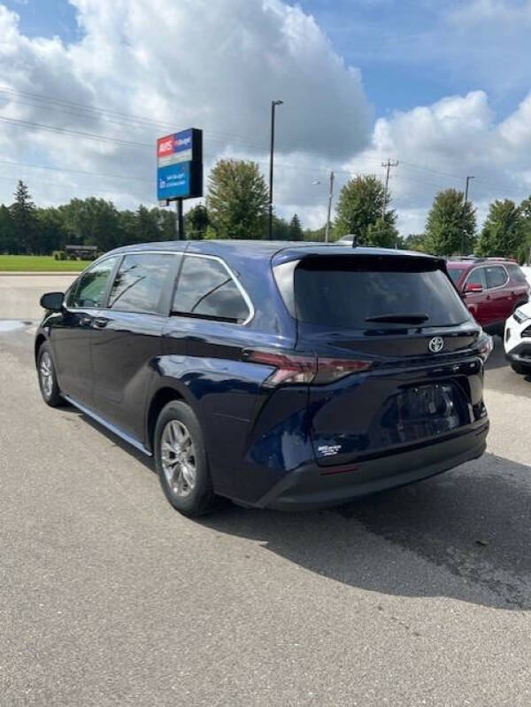 2023 Toyota Sienna LE 8-Passenger