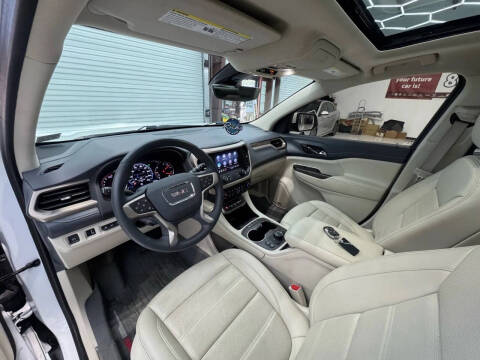 2023 GMC Acadia Denali