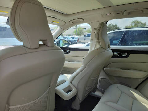 2023 Volvo XC60 B5 Plus Dark Theme