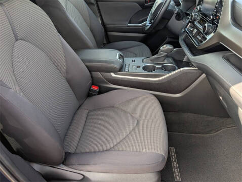 2020 Toyota Highlander LE