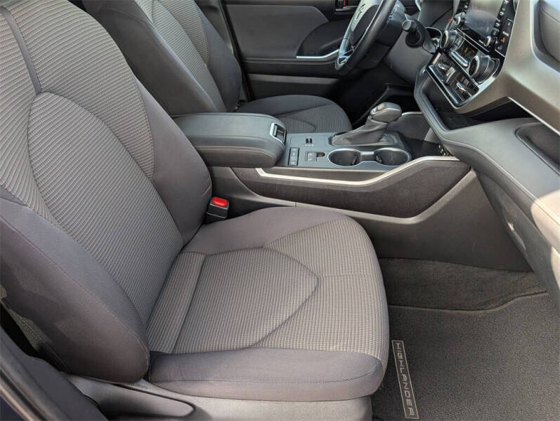 2020 Toyota Highlander LE