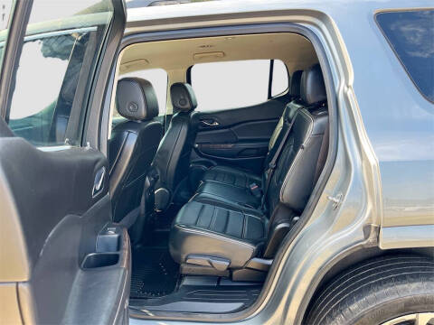 2023 GMC Acadia Denali