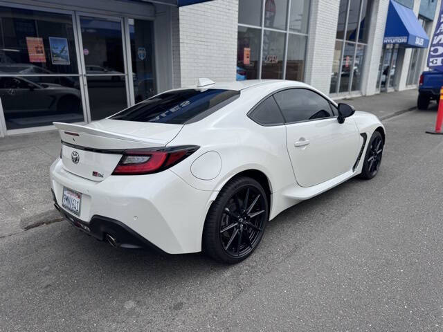 2024 Toyota GR86 Premium