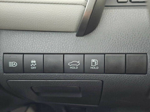 2020 Toyota Camry Hybrid LE