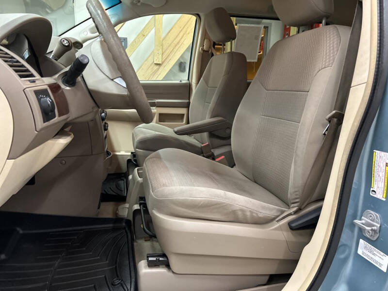 2010 Chrysler Town and Country LX