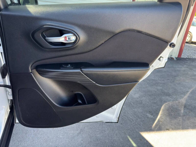 2015 Jeep Cherokee Sport