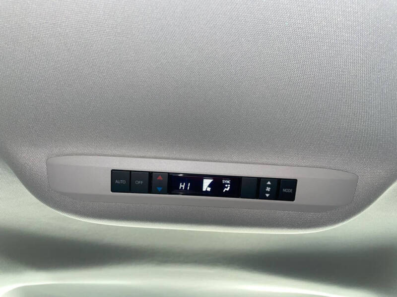 2025 Toyota Sienna LE 8-Passenger