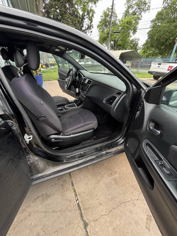 2013 Chrysler 200 Touring