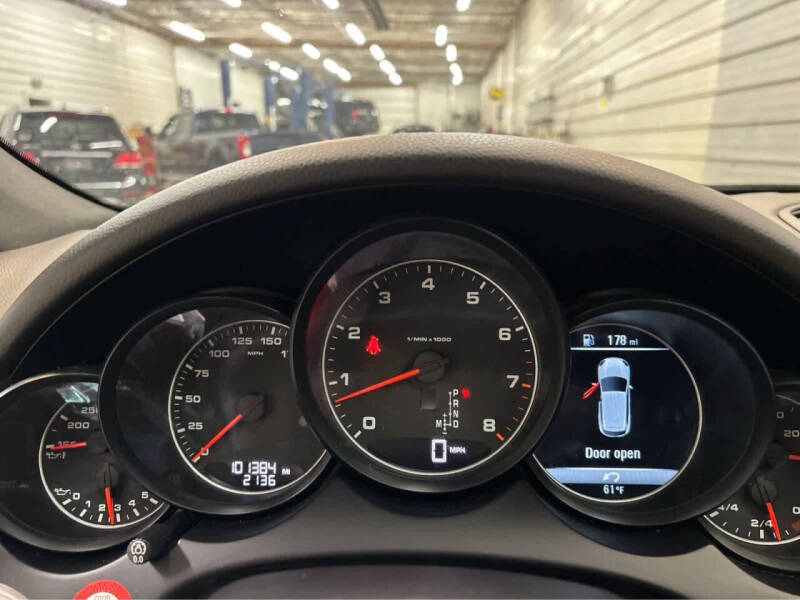 2017 Porsche Cayenne Platinum Edition