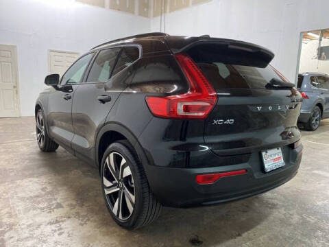 2025 Volvo XC40 B5 Plus Dark Theme