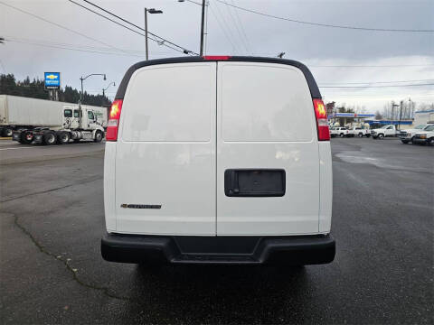 2025 Chevrolet Express 3500