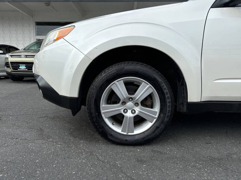 Used 2013 Subaru Forester X with VIN JF2SHABC1DH443622 for sale in Edmonds, WA