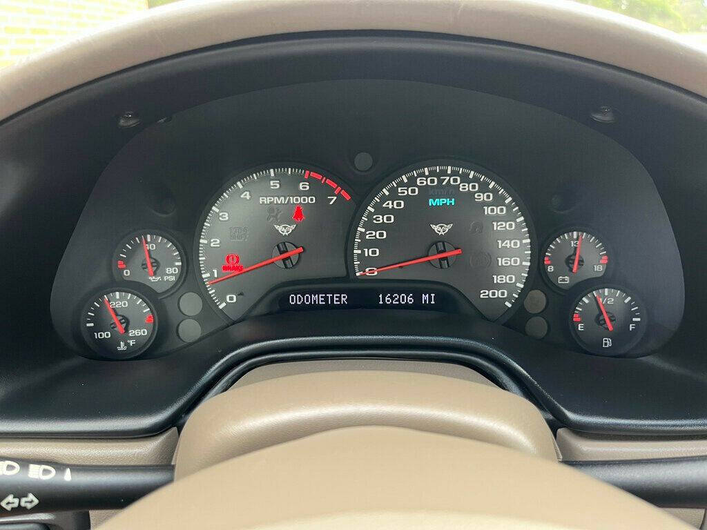 2004 Chevrolet Corvette 33