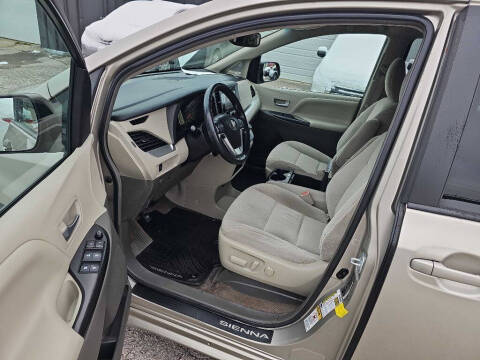 2016 Toyota Sienna LE 8-Passenger