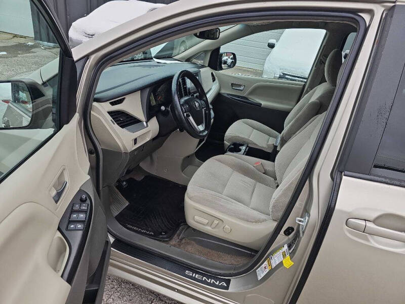 2016 Toyota Sienna LE 8-Passenger