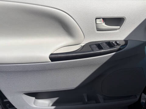 2014 Toyota Sienna L 7-Passenger