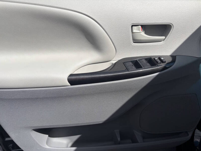 2014 Toyota Sienna L 7-Passenger