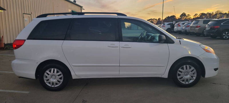 2010 Toyota Sienna LE 7-Passenger