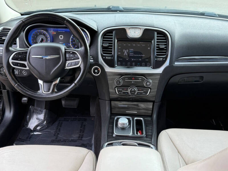 2017 Chrysler 300 Limited